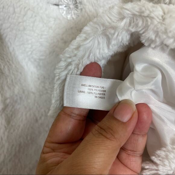 Old Navy Faux Fur Front Button Coat Ivory Size 2T - Picture 6 of 7